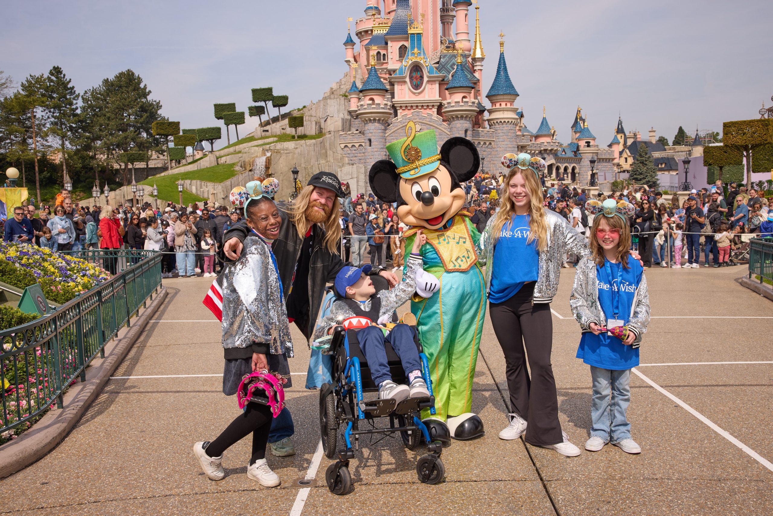 Sam Ryder and Make-A-Wish® Children Light Up The Stage at Disneyland Paris with Magical Performance For Disney Music Festival Launch
