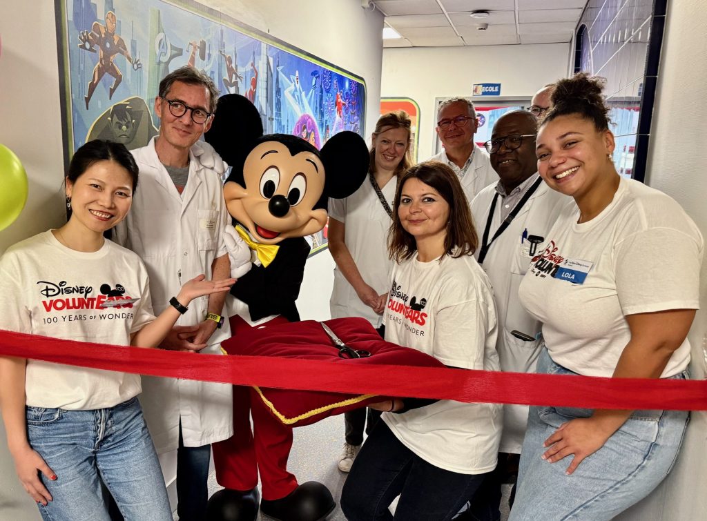 Disney Voluntears at a hospital