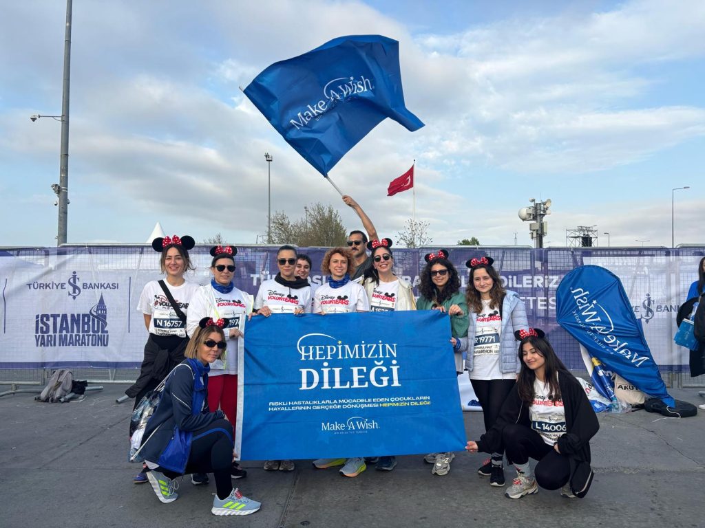 Group of Disney VoluntEARs at the Turkey marathon