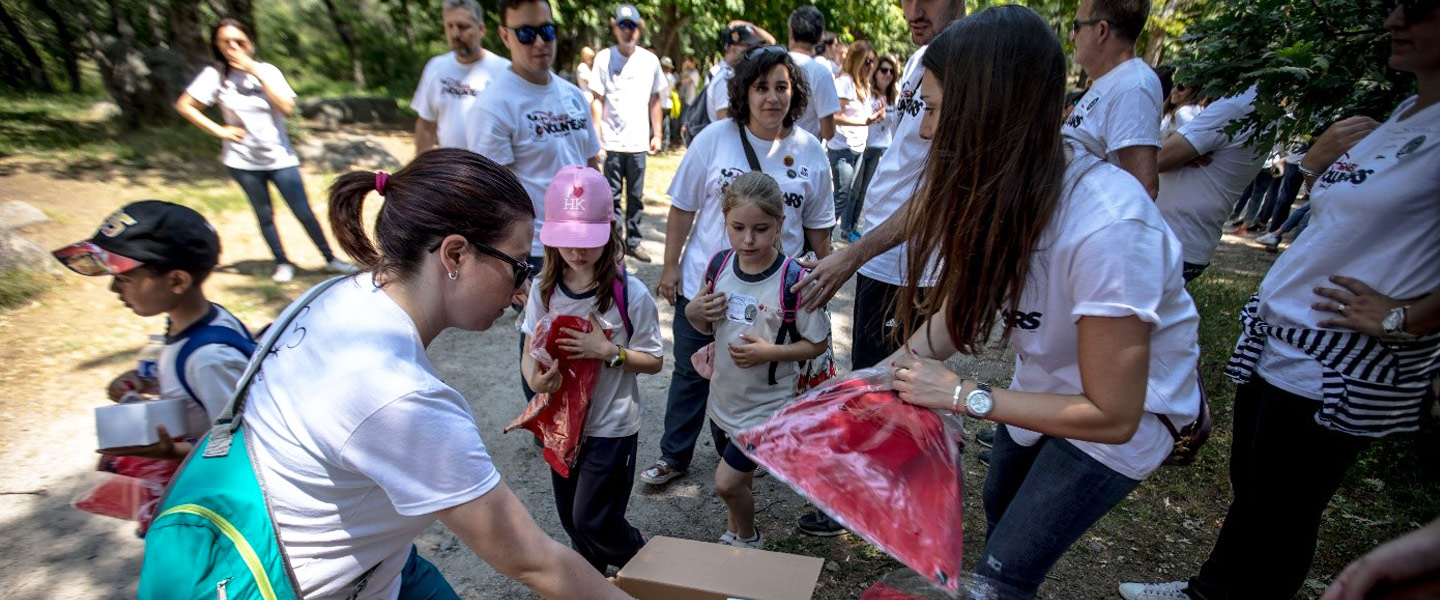 Outdoor fun for the Disney VoluntEARS Earth Day in Spain (Spanish)